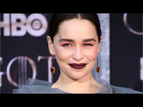 VIDEO : Emilia Clarke Channels Fire And Ice At Premiere