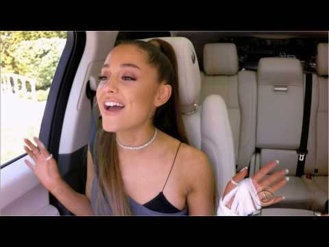 VIDEO : Ariana Grande Posts 