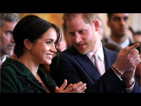 VIDEO : Prince Harry And Meghan Markle Unfollow Fellow Royals On Instagram