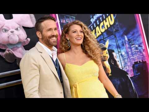 VIDEO : Blake Lively Shows Off Baby Bump During 'Pokemon: Detective Pikachu Premiere