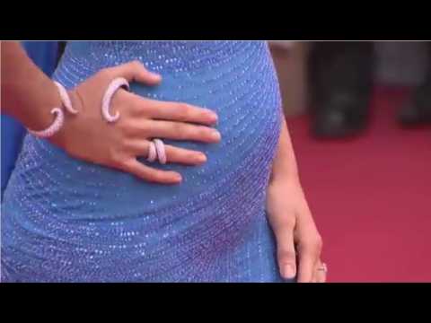 VIDEO : Blake Lively Is Pregnant Again!