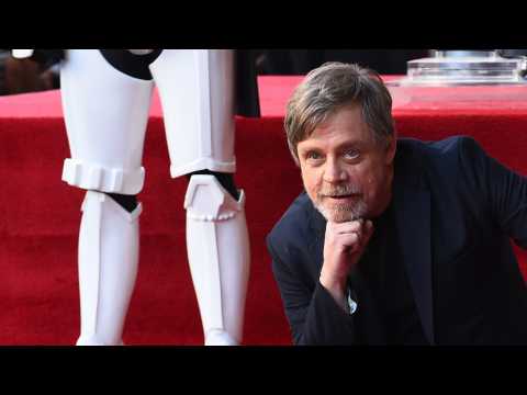 VIDEO : Mark Hamill Surprises Fans At Star Wars Celebration With Autographed Photos