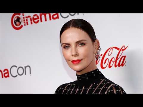 VIDEO : 2019 Charlize Theron Has Gorgeous Lashes