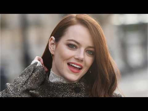 VIDEO : Are Emma Stone And Dave McCary Engaged?