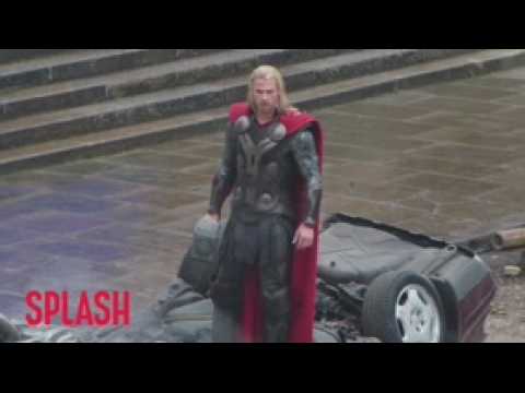 VIDEO : Chris Hemsworth Steals Marvel Props
