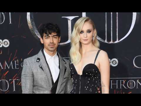 VIDEO : La star de Game of Thrones Sophie Turner et Joe Jonas se sont maris  Las Vegas