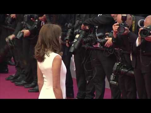 VIDEO : Carla Bruni fche avec sa s?ur ? Pourquoi elle refuse toujours de jouer dans les films de V