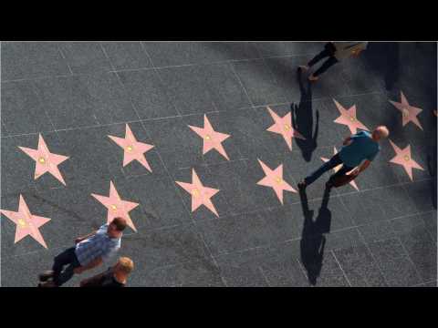 VIDEO : You'll Be Shocked To Find Out Which Celebs Don't Have A Star On The Walk Of Fame