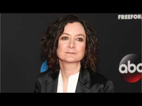 VIDEO : Sara Gilbert To Leave 'The Talk'