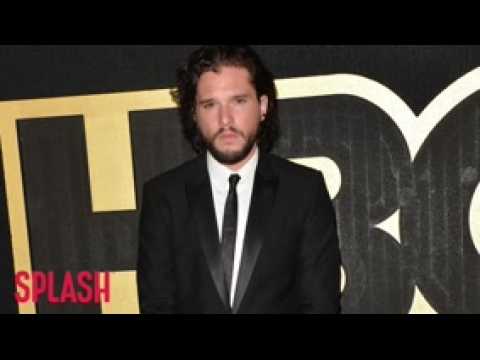 VIDEO : Kit Harington Using Statue As A Scarecrow