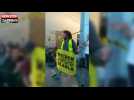 Des militants écologistes bloquent les tours de multinationales à La Défense (vidéo)