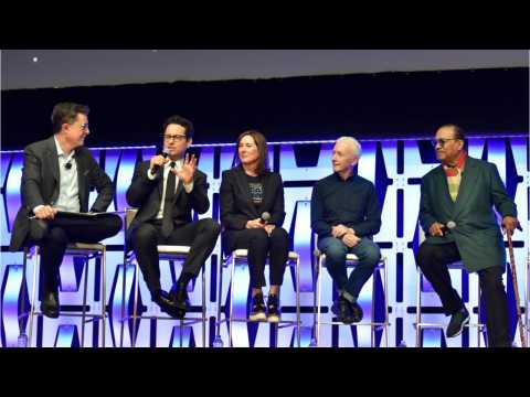 VIDEO : JJ Abrams Teases ?There?s More to the Story? About Rey?s Parents
