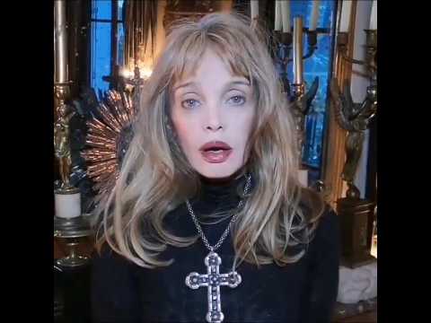 VIDEO : Arielle Dombasle chante l'Ave Maria pour Notre-Dame