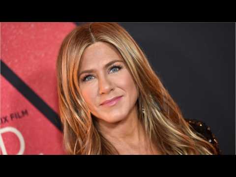 VIDEO : Jennifer Aniston/Adam Sandler Team Up In New Netlflix Movie