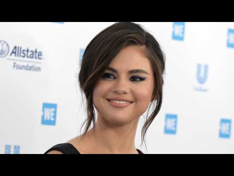 VIDEO : Selena Gomez Feeling 