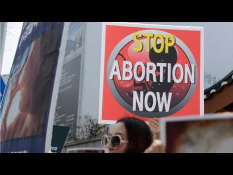 VIDEO : Anti-Abortion Film Perpetuates Abortion Myths