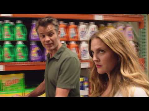 VIDEO : Fans Of 'Santa Clarita Diet' Are Furious With Netflix