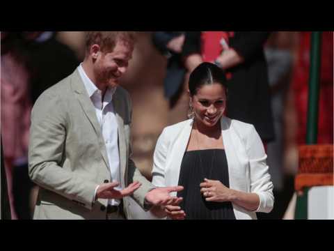 VIDEO : Prince Harry's Appearance Signals That Meghan Isn't in Labor Yet