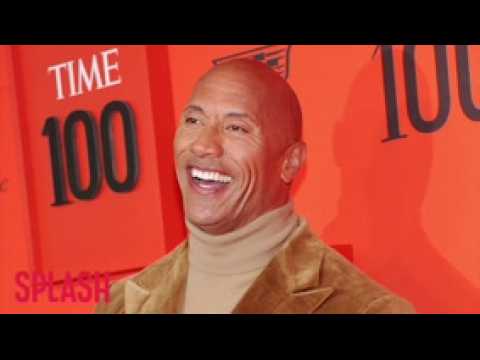 VIDEO : Dwayne Johnson Is Moved By Emotional Fans