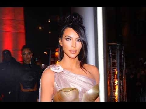 VIDEO : Kim Kardashian organise une 'baby shower' modeste