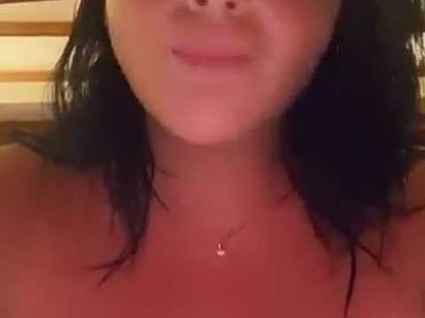 VIDEO : Sarah Fraisou (LaVilla5) : Suite  la diffusion de la vido d'elle seins nus, elle prend la