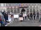 Mons: les femmes font du bruit sur la Grand-Place. Vidéo Emmie Godart