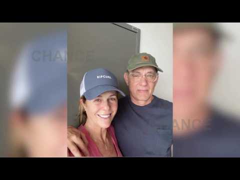 VIDEO : Tom Hanks y Rita Wilson regresan a Los ngeles tras superar el COVID-19