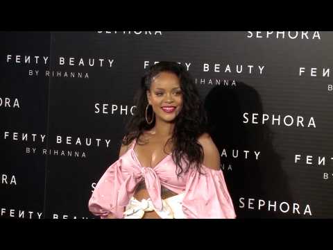 VIDEO : Rihanna dona junto a Jay-Z 2 millones de euros para luchar contra el COVID-19