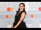 Charli XCX n'arrive pas à écouter d'autres chansons que les siennes