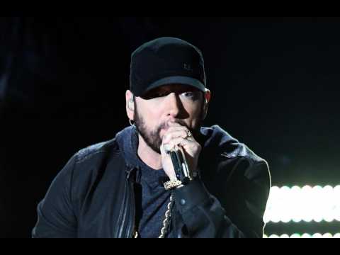 VIDEO : Eminem envoie de la nourriture aux hpitaux de Detroit