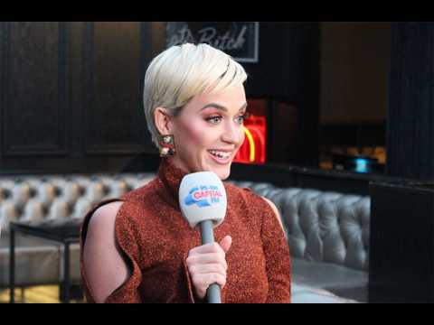 VIDEO : Enceinte, Katy Perry raffole de sauce piquante