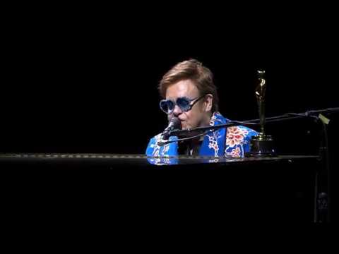 VIDEO : Elton John cumple 73 años a la espera de reanudar su gira de despedida