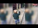 Coronavirus : Un petit garçon dit bonjour à des gens imaginaires (Vidéo)