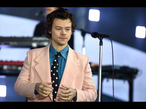 VIDEO : Harry Styles n'a pos nu qu'une fois pour la pochette de 'Fine Line'
