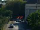 Une voiture prend feu le long du canal à Reims