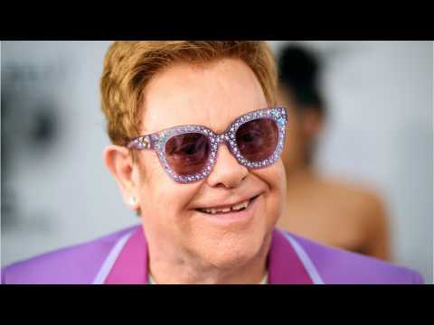 VIDEO : Elton John Celebrates His 29th Year Of Sobriety