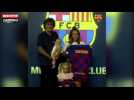 Antoine Griezmann transféré au FC Barcelone : Il pose avec sa famille (vidéo)