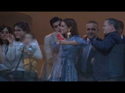 VIDEO : Suenan campanas de boda para Paula Echevarra y Miguel Torres