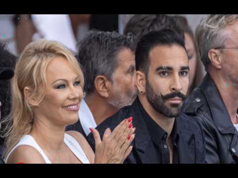 VIDEO : Pamela Anderson annonce sa rupture avec Adil Rami qui l'aurait trompe