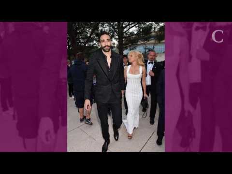 VIDEO : Pamela Anderson voque la relation inexistante entre Adil Rami...