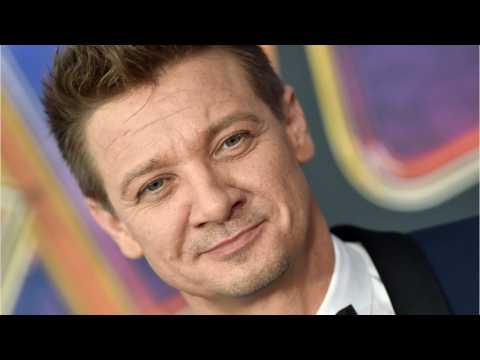 VIDEO : Jeremy Renner?s Daughter Approves Of His New Song