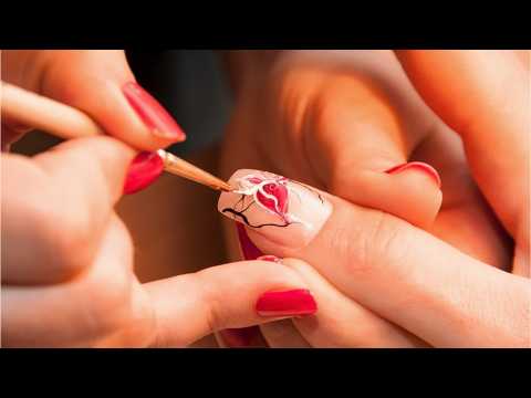 VIDEO : What You Need To Remove Gel Nails At Home