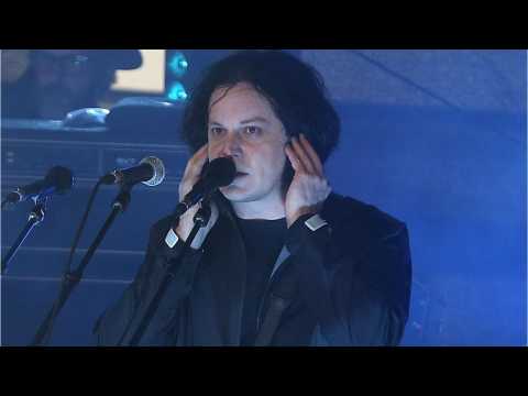 VIDEO : Jack White: Never Owned Cell Phone Thinks They're 'Addiction'