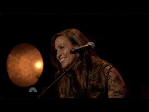 VIDEO : 45-Year-Old Alanis Morissette Is About To Welcome Baby #3
