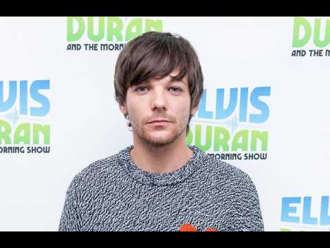 VIDEO : Louis Tomlinson sur la musique des One Direction: 'Les chansons taient assez vagues'