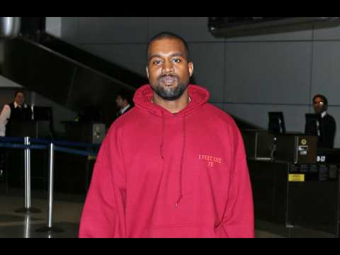 VIDEO : Kanye West: un club de strip-tease lui fait une offre