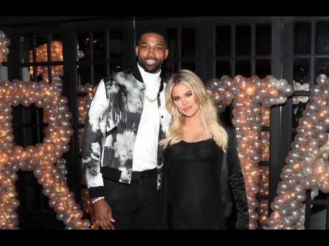 VIDEO : Khlo Kardashian confuse: Tristan Thompson la couvre de cadeaux... dont une bague!