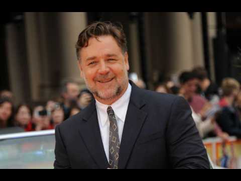 VIDEO : Russell Crowe: absent des Golden Globes, il fait passer un message urgent sur le rchauffeme