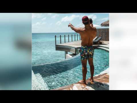 VIDEO : Fernando Verdasco y Ana Boyer viajan a Maldivas con su hijo