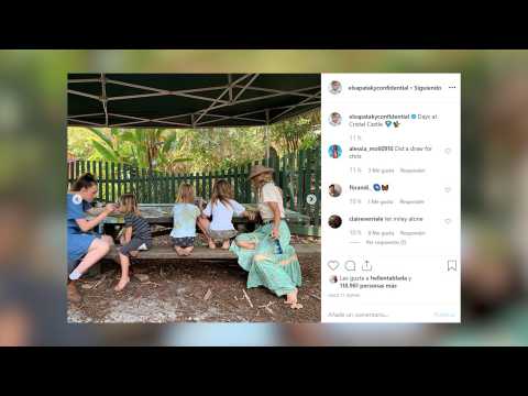 VIDEO : Elsa Pataky disfruta de un d�a en familia en la naturaleza